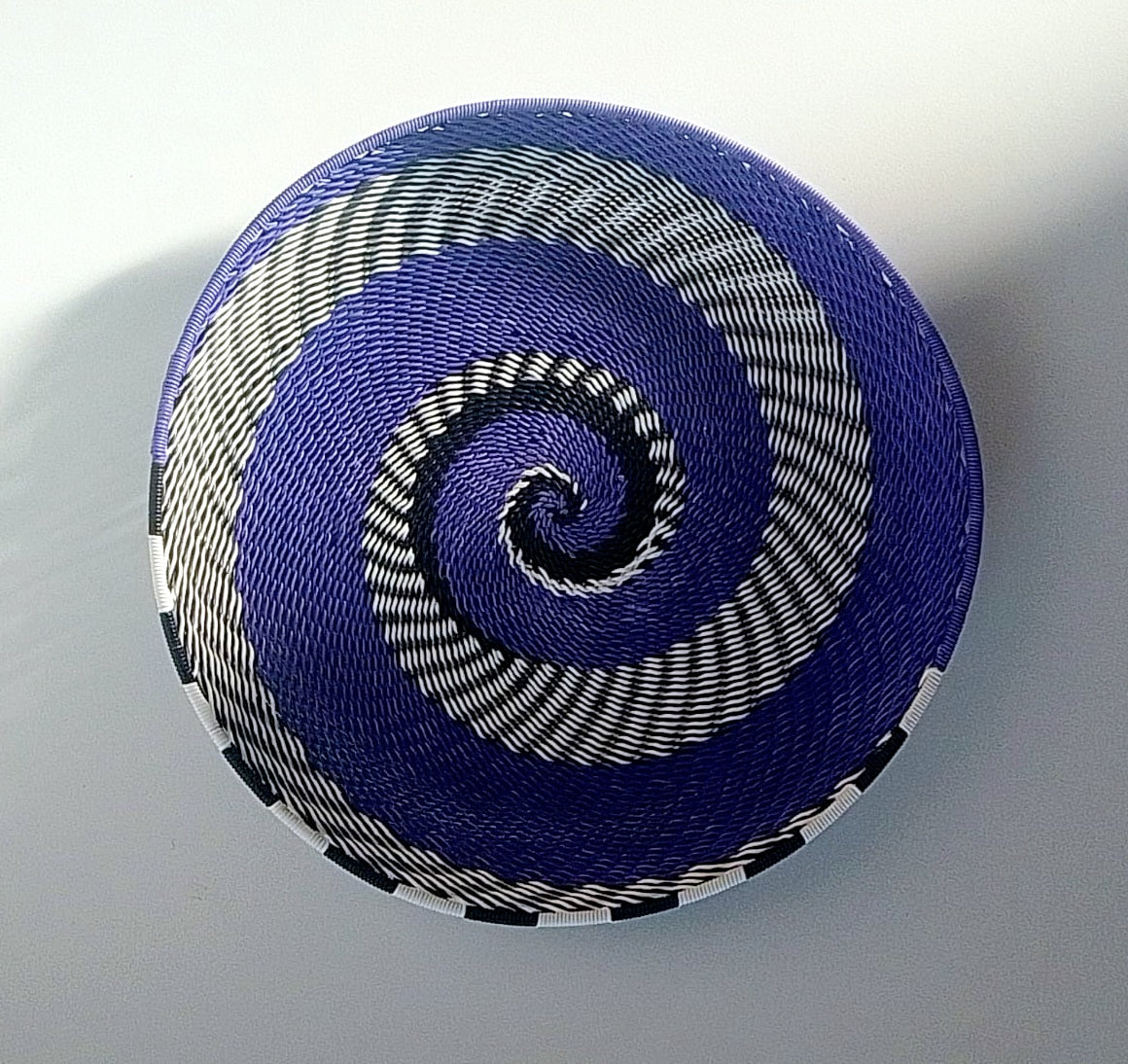 Telephone Wire Round Trays 21.5cm