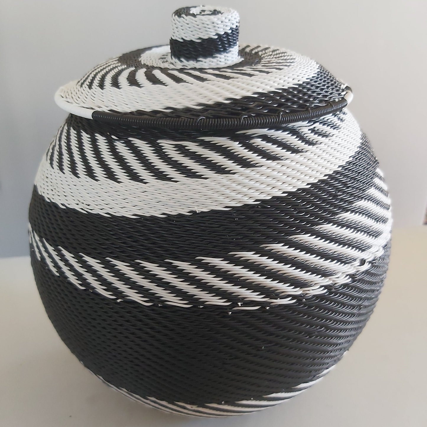 Telephone Wire Ukhamba Bowl